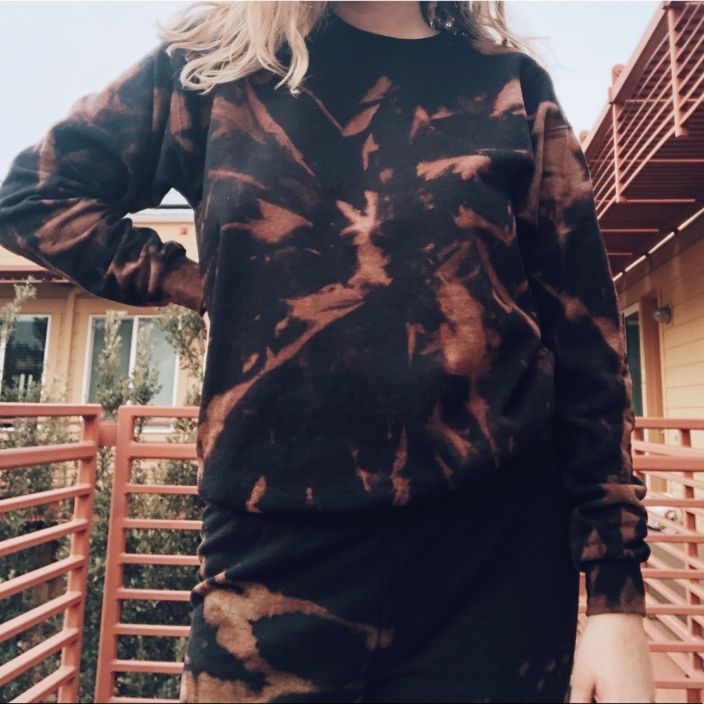 NEW Oversized Custom Bleached black sweatshirt 🤍